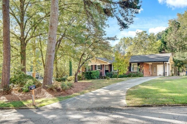 3201 Valaire Dr in Decatur, GA - Building Photo - Building Photo