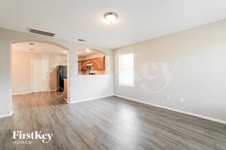 7507 Kennemer Dr in Humble, TX - Foto de edificio - Building Photo