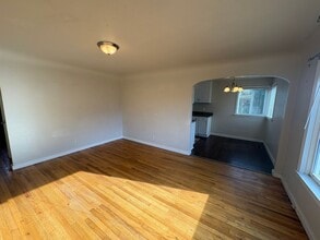 1303 Silver St in Sumner, WA - Building Photo - Building Photo