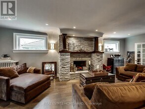 15 Pine Crescent in Toronto, ON - Building Photo - Building Photo