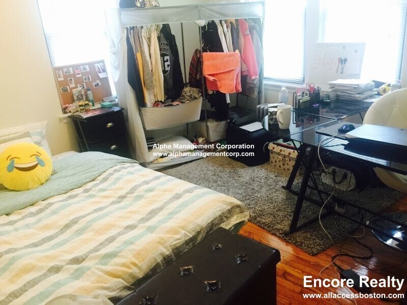 349 Pleasant St in Malden, MA - Foto de edificio