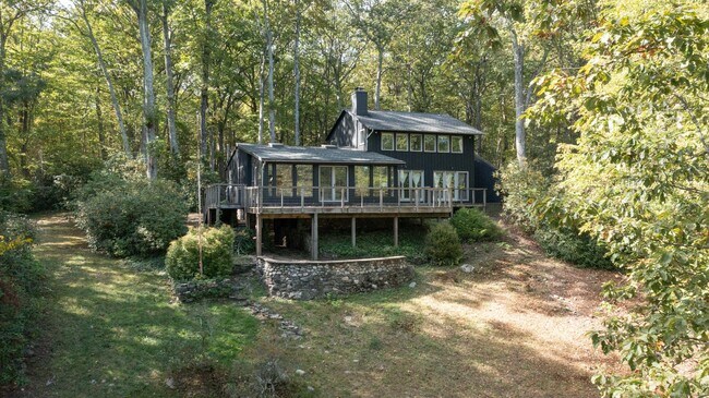 118 Lake Dr in Bethlehem, CT - Building Photo - Building Photo