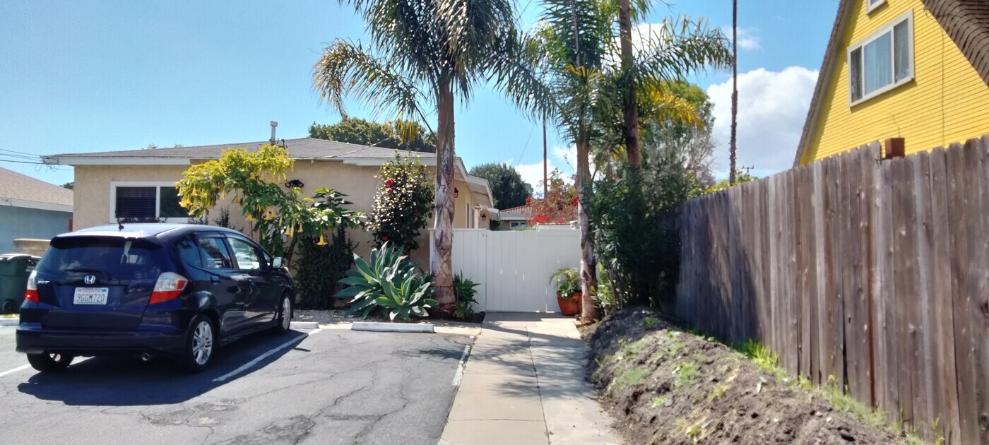 2026 259th Pl, Unit 2026 1/2 in Lomita, CA - Foto de edificio