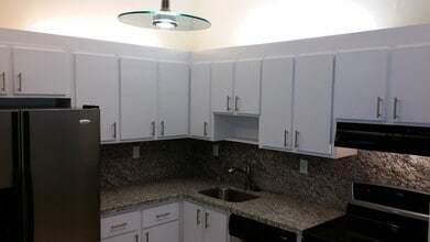 4760 NW 102nd Ave, Unit 208 in Doral, FL - Building Photo - Building Photo