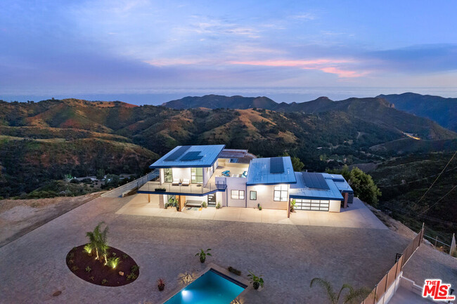 950 Latigo Canyon Rd in Malibu, CA - Building Photo - Building Photo