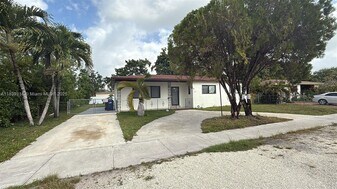 1521 NW 134th St in Miami, FL - Building Photo