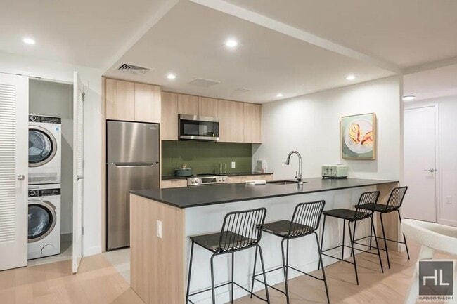 975 Nostrand Ave in Brooklyn, NY - Foto de edificio - Building Photo