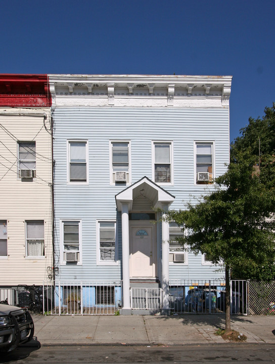 49 Hill St in Brooklyn, NY - Foto de edificio