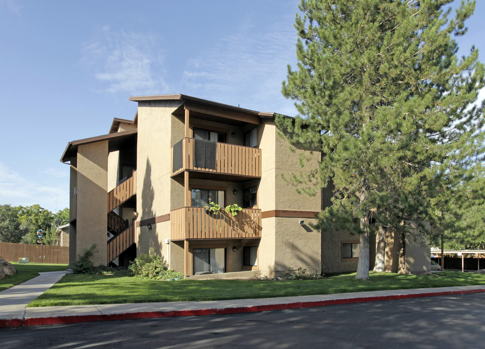 Peachtree Apartment in North Salt Lake, UT - Building Photo