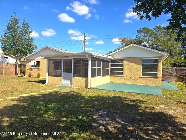 3251 Windbrook Ave in Spring Hill, FL - Building Photo - Building Photo