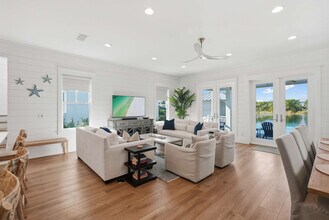 419 Lakefront Dr in Panama City Beach, FL - Building Photo - Building Photo