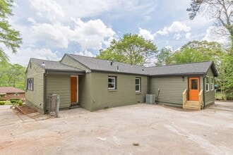 525 Rosemont Dr in Decatur, GA - Building Photo - Building Photo