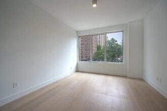 208 Delancey St in New York, NY - Building Photo - Building Photo