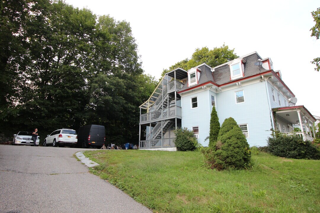 196 Central Ave, Unit 3 in Norwich, CT - Foto de edificio