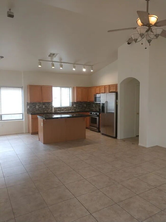 258 E Camino Limon Verde in Sahuarita, AZ - Building Photo - Building Photo
