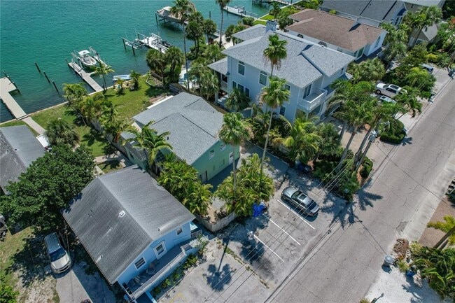 8441 Bayshore Dr in Treasure Island, FL - Building Photo - Building Photo