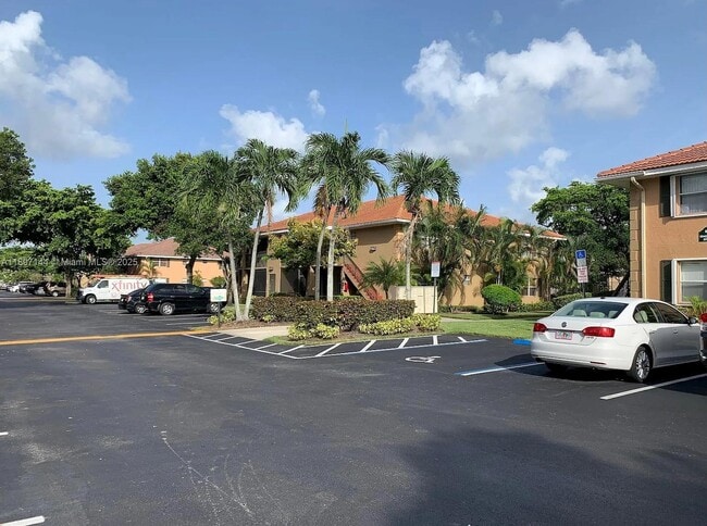 10337 NW 8th St in Pembroke Pines, FL - Building Photo - Building Photo