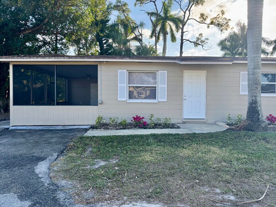 77 2nd St, Unit 77 in Ft. Myers, FL - Foto de edificio