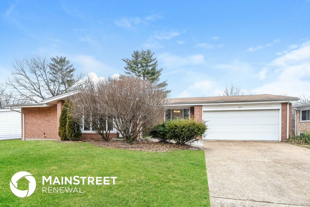 3665 Hambletonian Dr in Florissant, MO - Foto de edificio