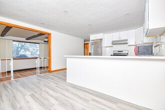 43 Miller Ave in Brockton, MA - Foto de edificio - Building Photo