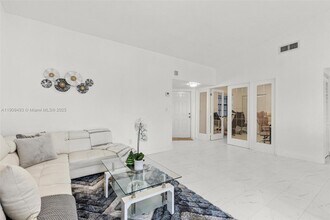 1211 S Independence Dr in Homestead, FL - Building Photo - Building Photo