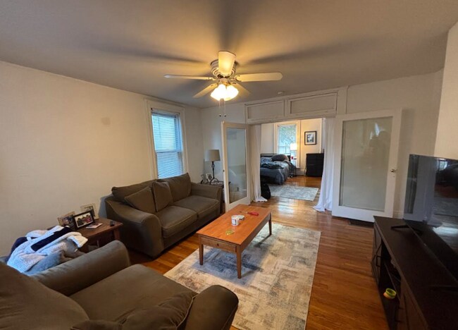 17 Pinckney St, Unit 2 in Somerville, MA - Building Photo - Building Photo