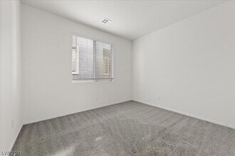 9991 Blue Rain St, Unit 303MPL in Las Vegas, NV - Foto de edificio - Building Photo