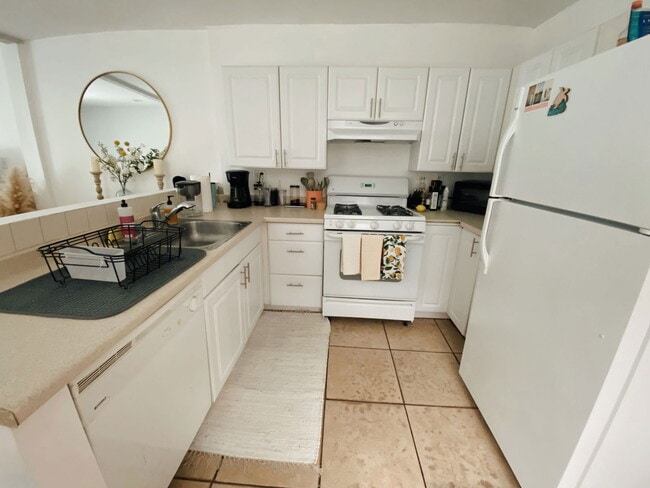 property at 1528 Bainbridge St