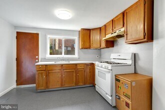 2503 E Auburn St in Philadelphia, PA - Building Photo - Building Photo