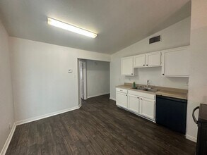 4001 Colonial Sun Dr in San Antonio, TX - Building Photo - Building Photo