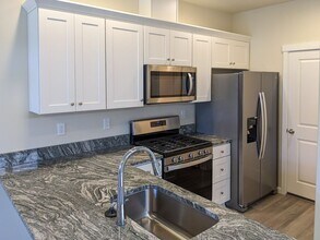 1871 SE Mulberry Ave in Dallas, OR - Building Photo - Building Photo