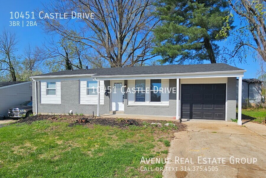 10451 Castle Dr in St. Louis, MO - Building Photo