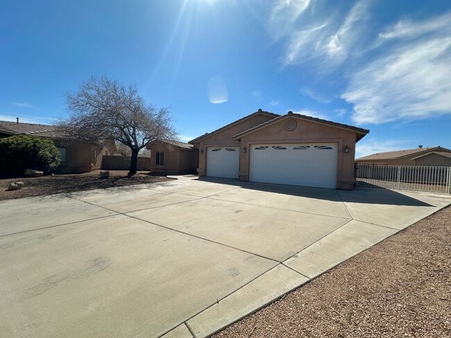 3940 E Snavely Cir in Kingman, AZ - Building Photo - Building Photo