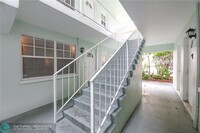 2404 NE 33rd Ave in Fort Lauderdale, FL - Foto de edificio - Building Photo