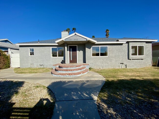 18543 Victory Blvd in Reseda, CA - Building Photo - Building Photo