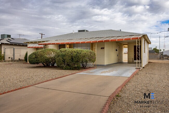 13001 N 111th Dr in Youngtown, AZ - Foto de edificio - Building Photo