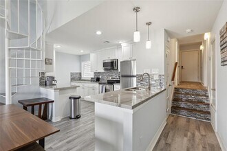 12500 Melville Dr in Montgomery, TX - Foto de edificio - Building Photo