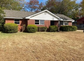 1207 Devonshire Dr in Montgomery, AL - Building Photo