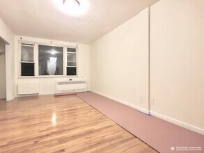 260 W 27th St in New York, NY - Building Photo - Building Photo