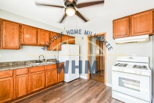 5921 N 69th St in Milwaukee, WI - Building Photo