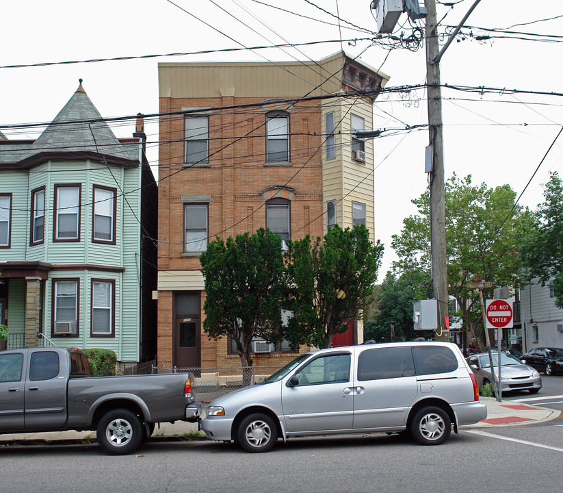 2600 Palisade Ave in Weehawken, NJ - Building Photo