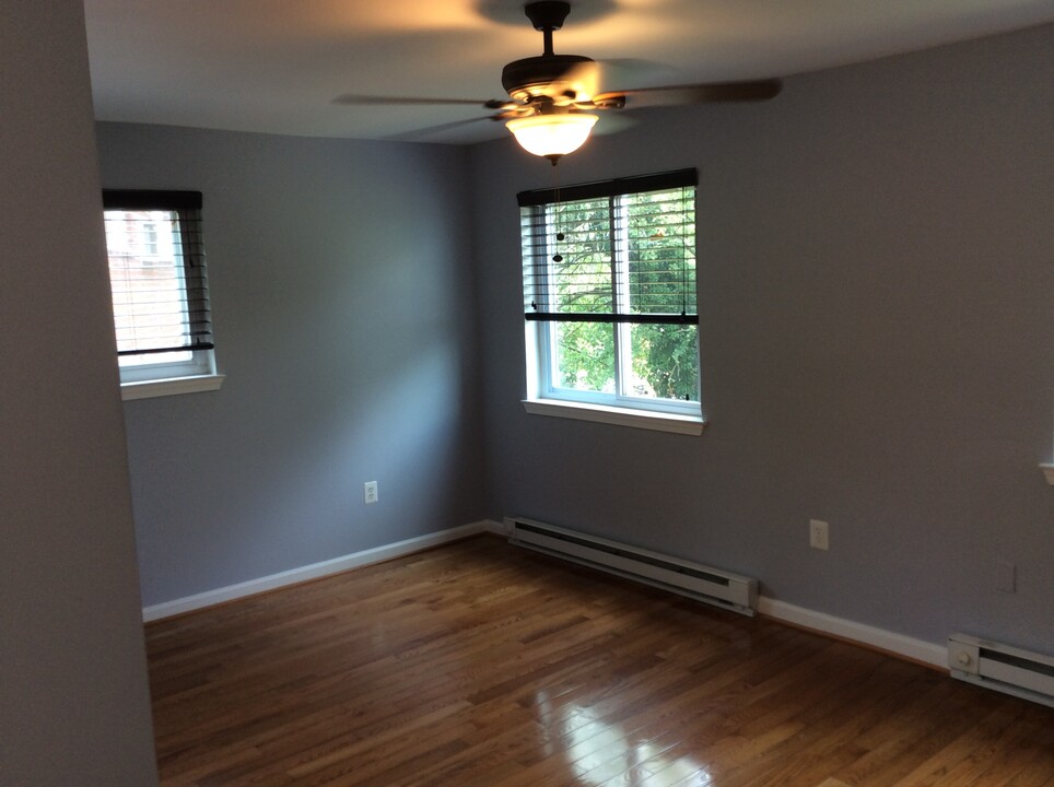 230 Varnum St NE, Unit 2 in Washington, DC - Foto de edificio