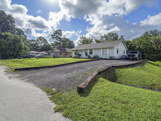 8485 22nd St in Vero Beach, FL - Building Photo - Building Photo