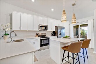 17440 Opal Sand Dr, Unit 202 in Venice, FL - Building Photo - Building Photo