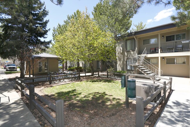 Pine View Village Apartments in Flagstaff, AZ - Building Photo - Building Photo