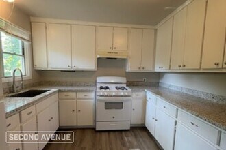 304 Highland Dr in Hitchcock, TX - Building Photo - Building Photo