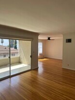 8218 De Longpre Ave in West Hollywood, CA - Building Photo