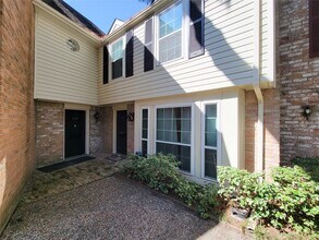 13168 Trail Hollow Dr in Houston, TX - Building Photo - Building Photo