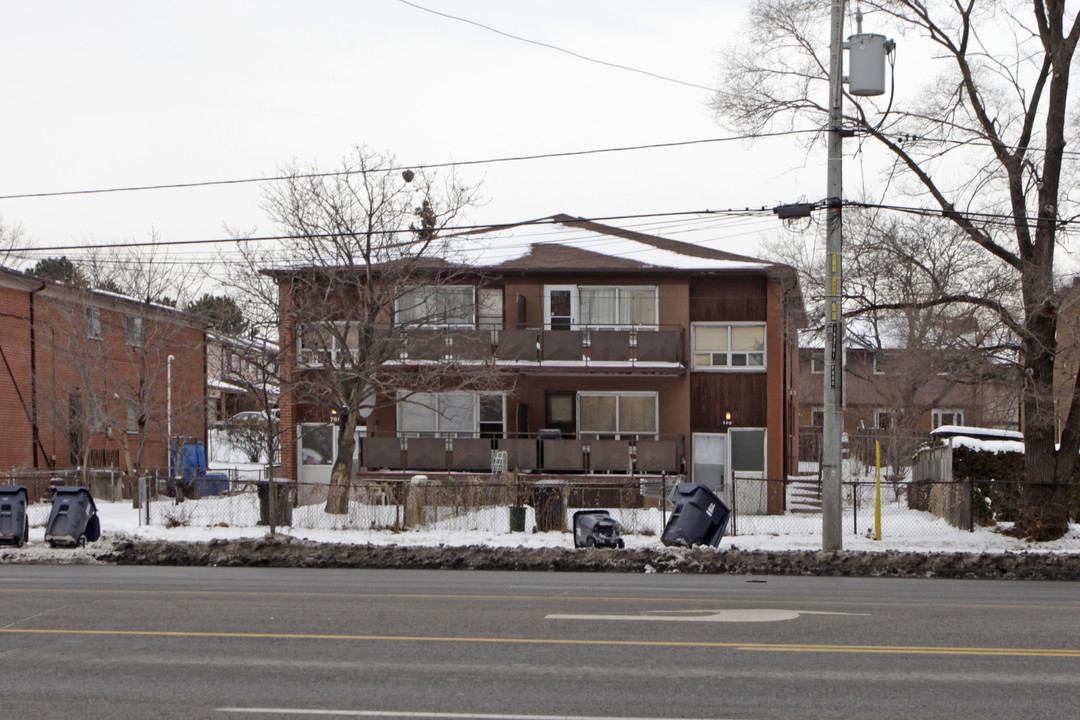 802-804 Ellesmere Rd in Toronto, ON - Building Photo