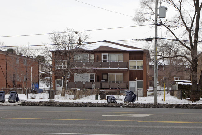 802-804 Ellesmere Rd in Toronto, ON - Building Photo - Building Photo